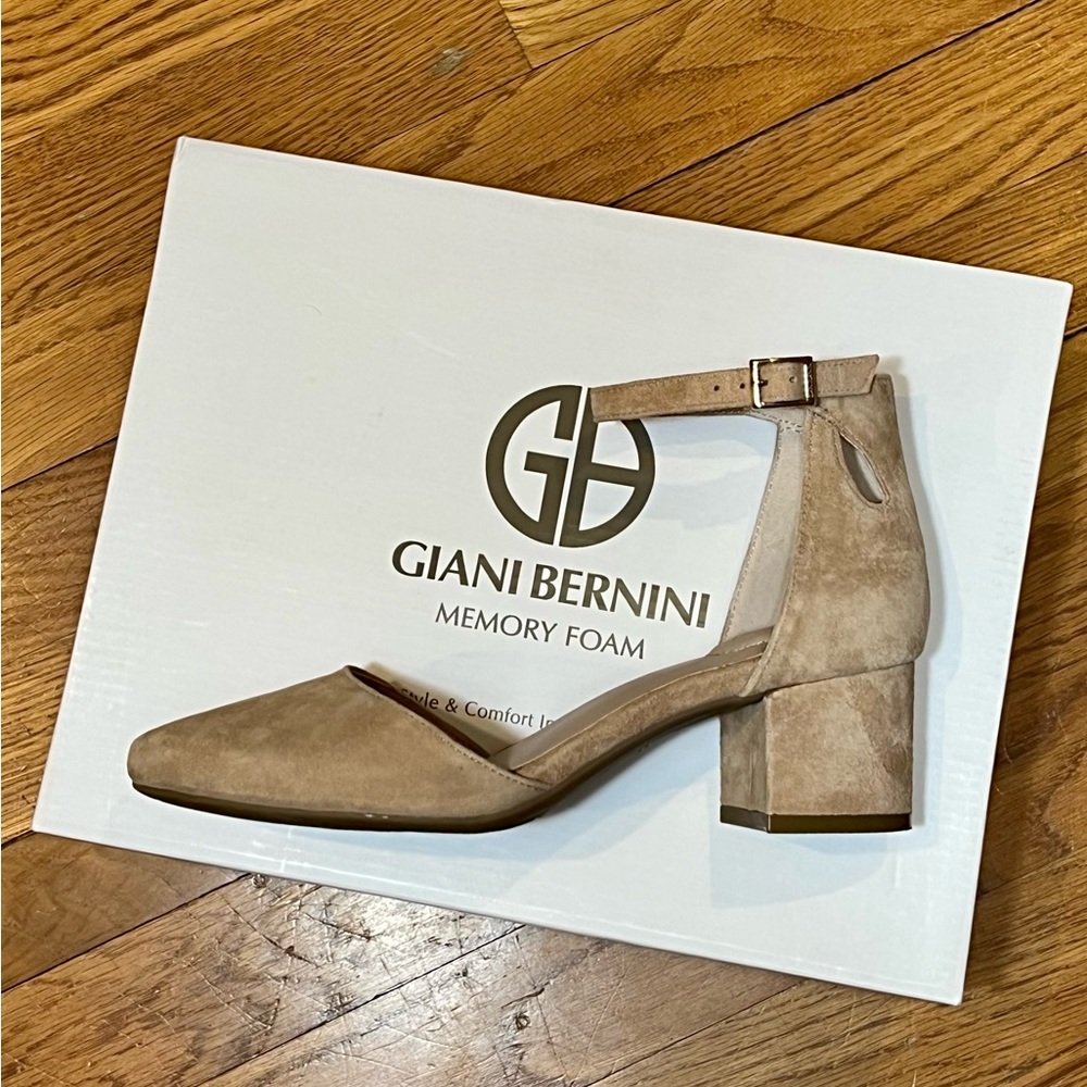 GIANI BERNINI’s timeless, versatile 2”block heel pumps in tan suede. Size 6.